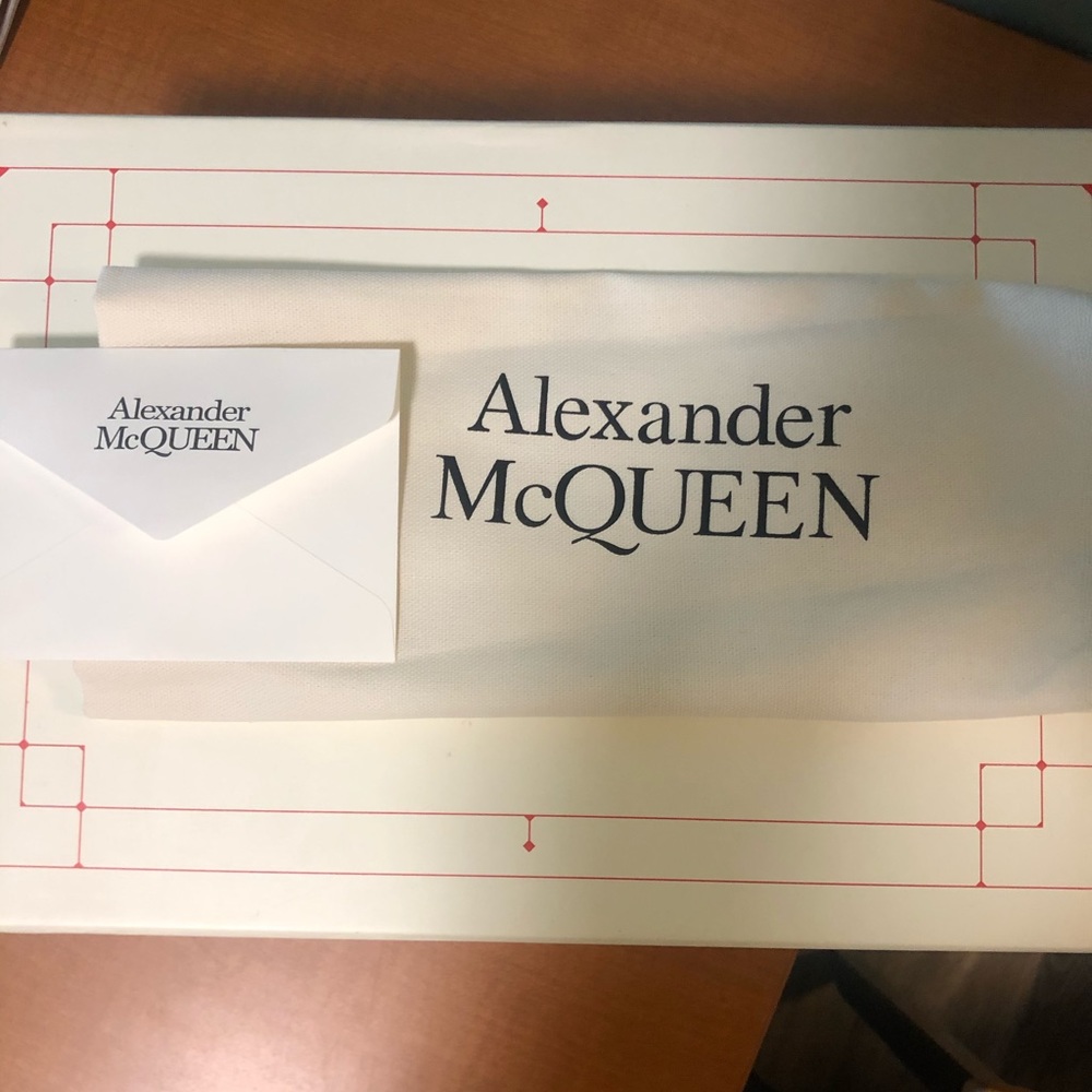 Alexander McQueens - Picture 6 of 6